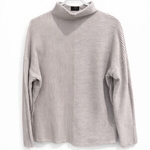 Tahari large Light Beige Ribbed Knit Sweater